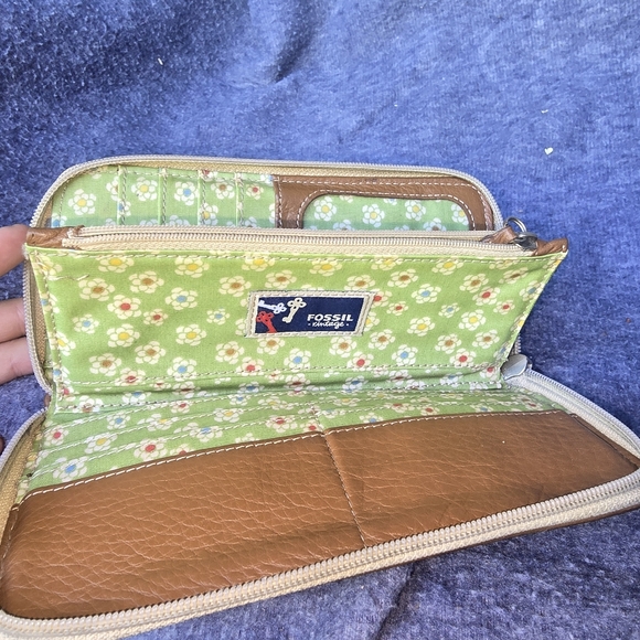 A Rare Vintage Multicolor Canvas Coated/leather Zip Around Fossil Wallet - Picture 5 of 5